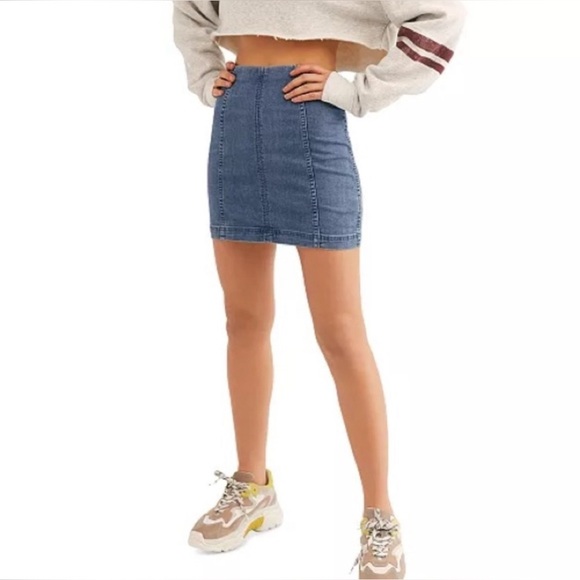 Free People Women's Faded Indigo Modern Femme Denim Short Mini Skirt - Picture 1 of 6